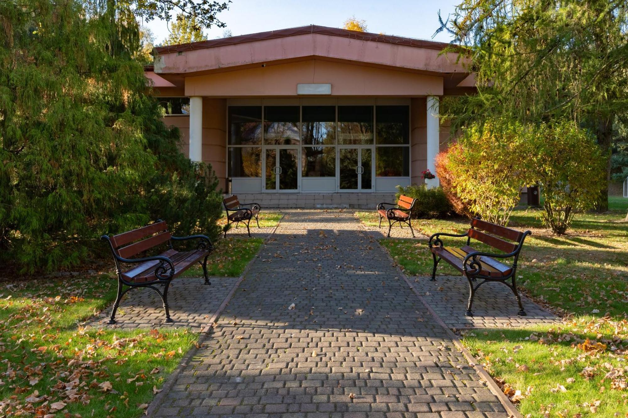 Hotel W Dobieszkowie Strykow Exterior photo